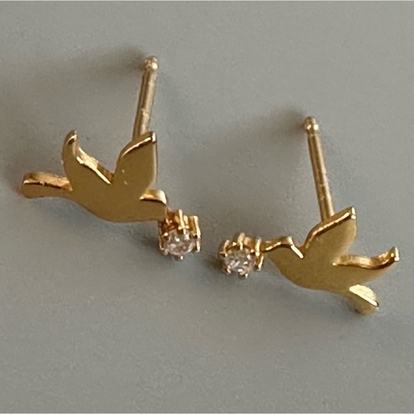 14k Gold Vermeil Tiny Bird Studs - Picture 3 of 15